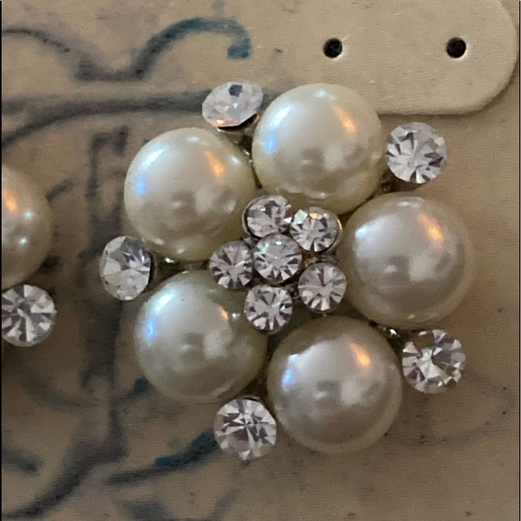🆕 “AUDREY HEPBURN” CLASSIC. GLASS PEARL PIERCED EARRINGS. NEW. NEVER WORN. - Picture 2 of 5